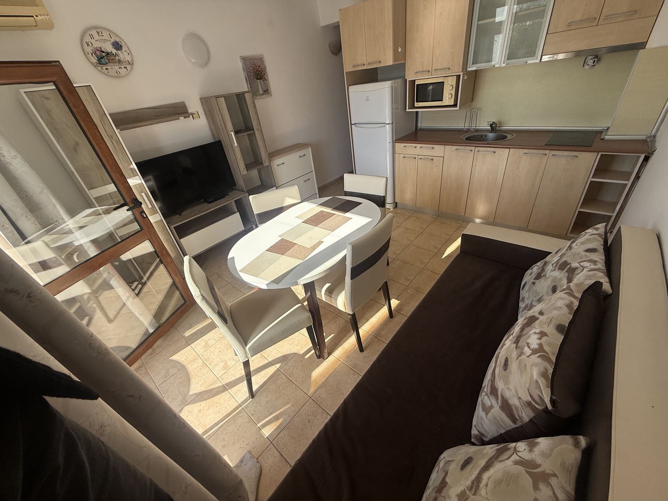 Dvoupokojový apartmán ve Svetém Vlasu – 300 m od moře, výborná infrastruktura a splátky do konce roku