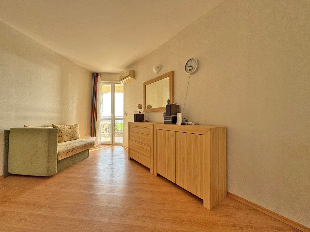 Apartmán s jednou ložnicí s výhledem na moře v Ravdě – komfort a klid v udržovaném komplexu