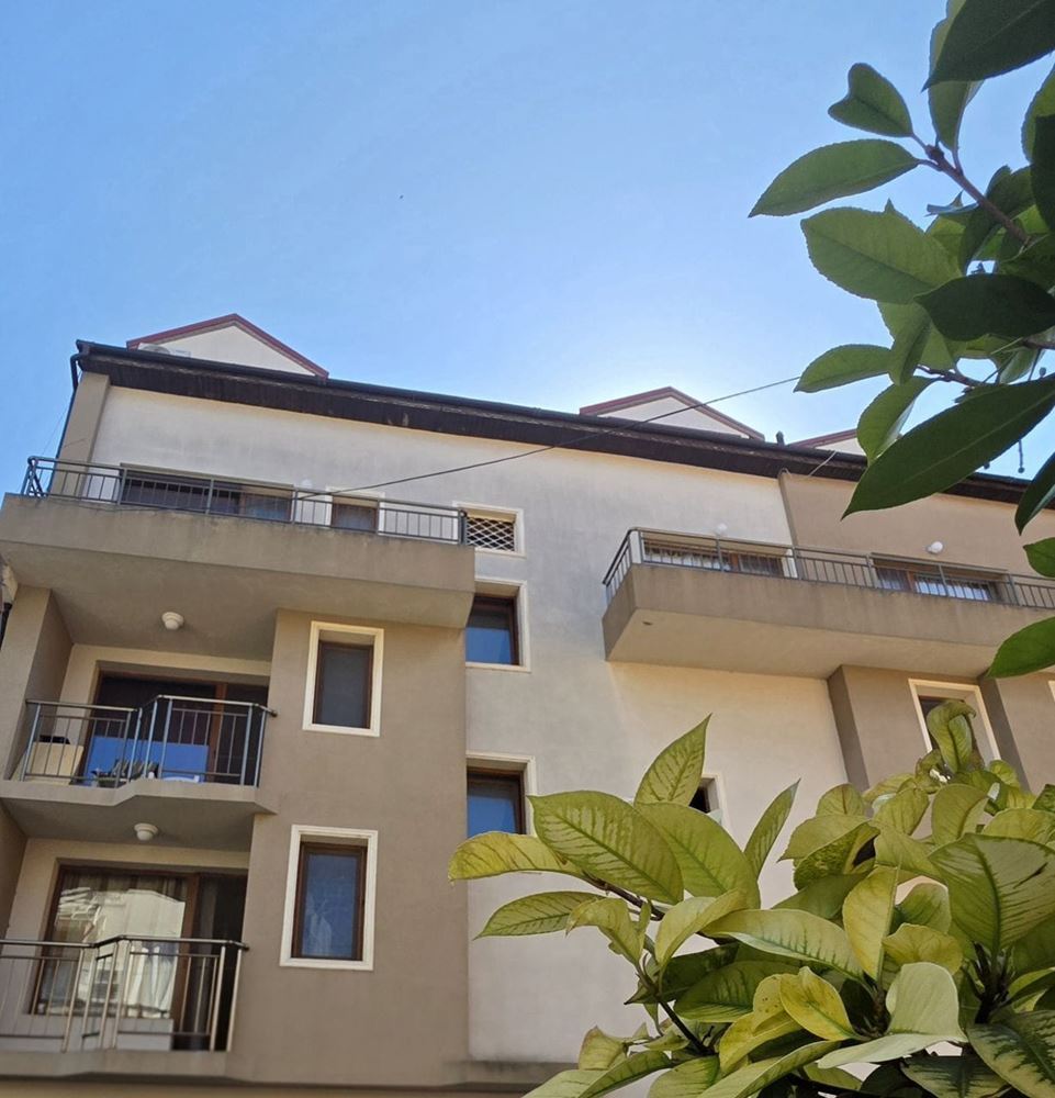 Dvoupodlažní apartmán s výhledem na moře v Pomorie – bez poplatku za údržbu