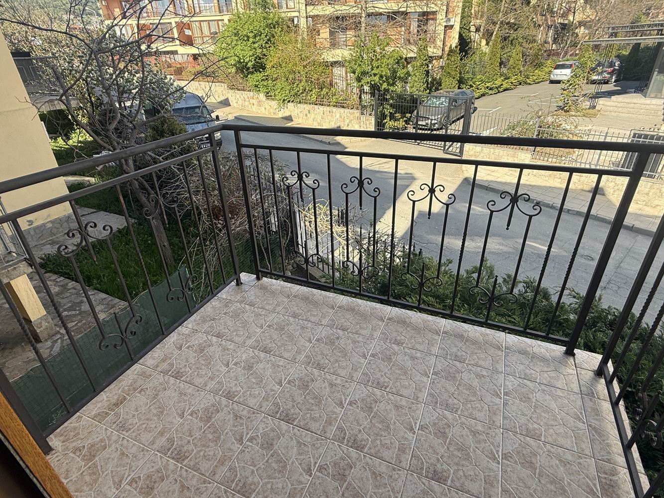 Dvoupokojový apartmán ve Svetém Vlasu – 300 m od moře, výborná infrastruktura a splátky do konce roku