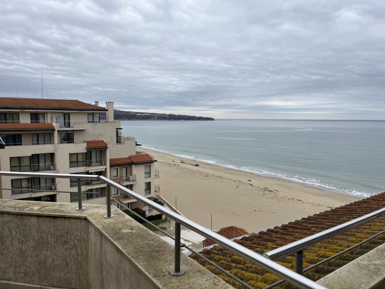 Obzor – zařízený byt s jednou ložnicí na první linii s panoramatickým výhledem na moře