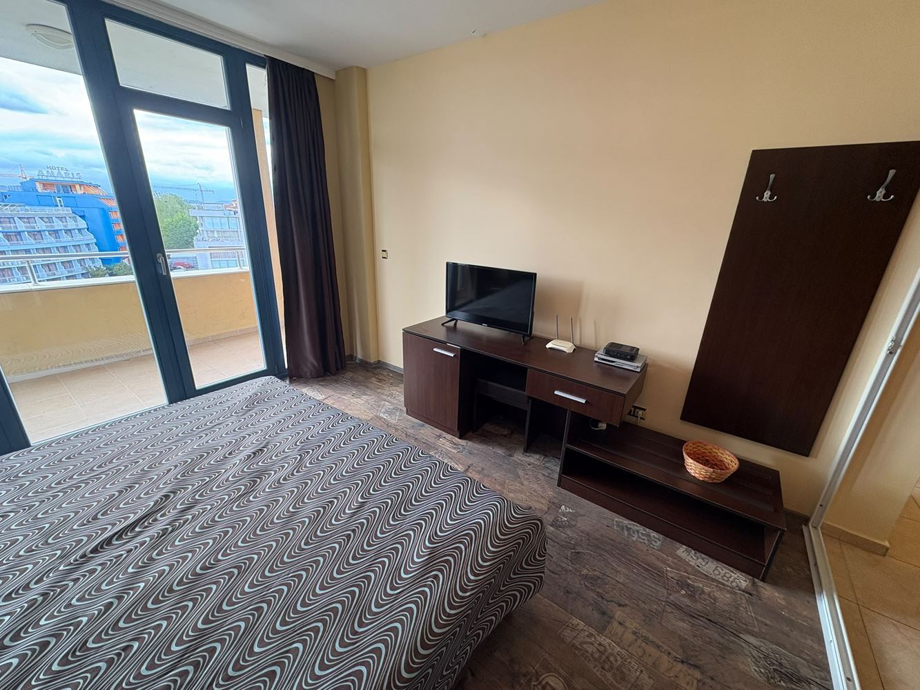 Apartmán se dvěma ložnicemi ve Slunečném pobřeží – prostornost, vybavení a zábava v rekreačním komplexu