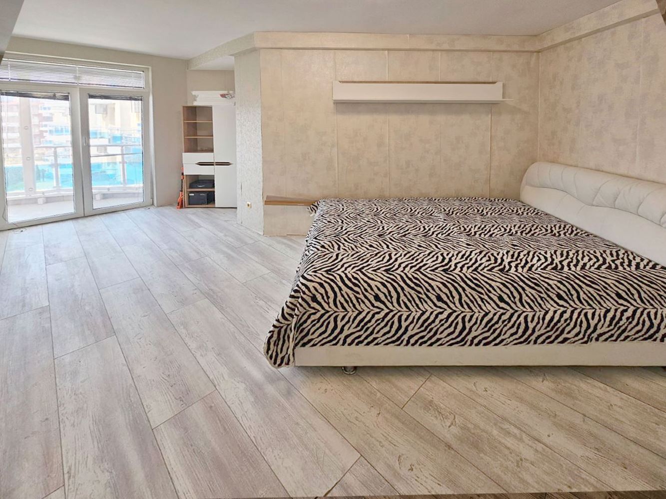 Luxusní třípokojový apartmán s výhledem na moře na první linii v Ravdě – 114 m², dvě terasy a maximální komfort