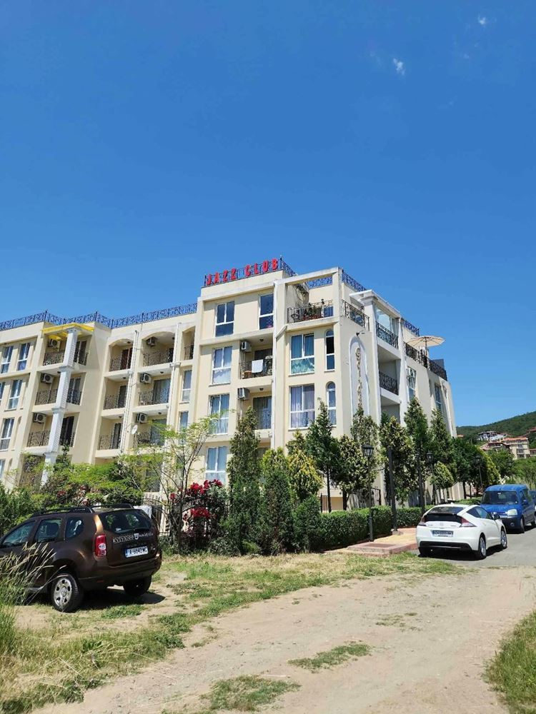 Komfort a praktičnost u moře – plně zařízený apartmán s jednou ložnicí ve Sveti Vlas