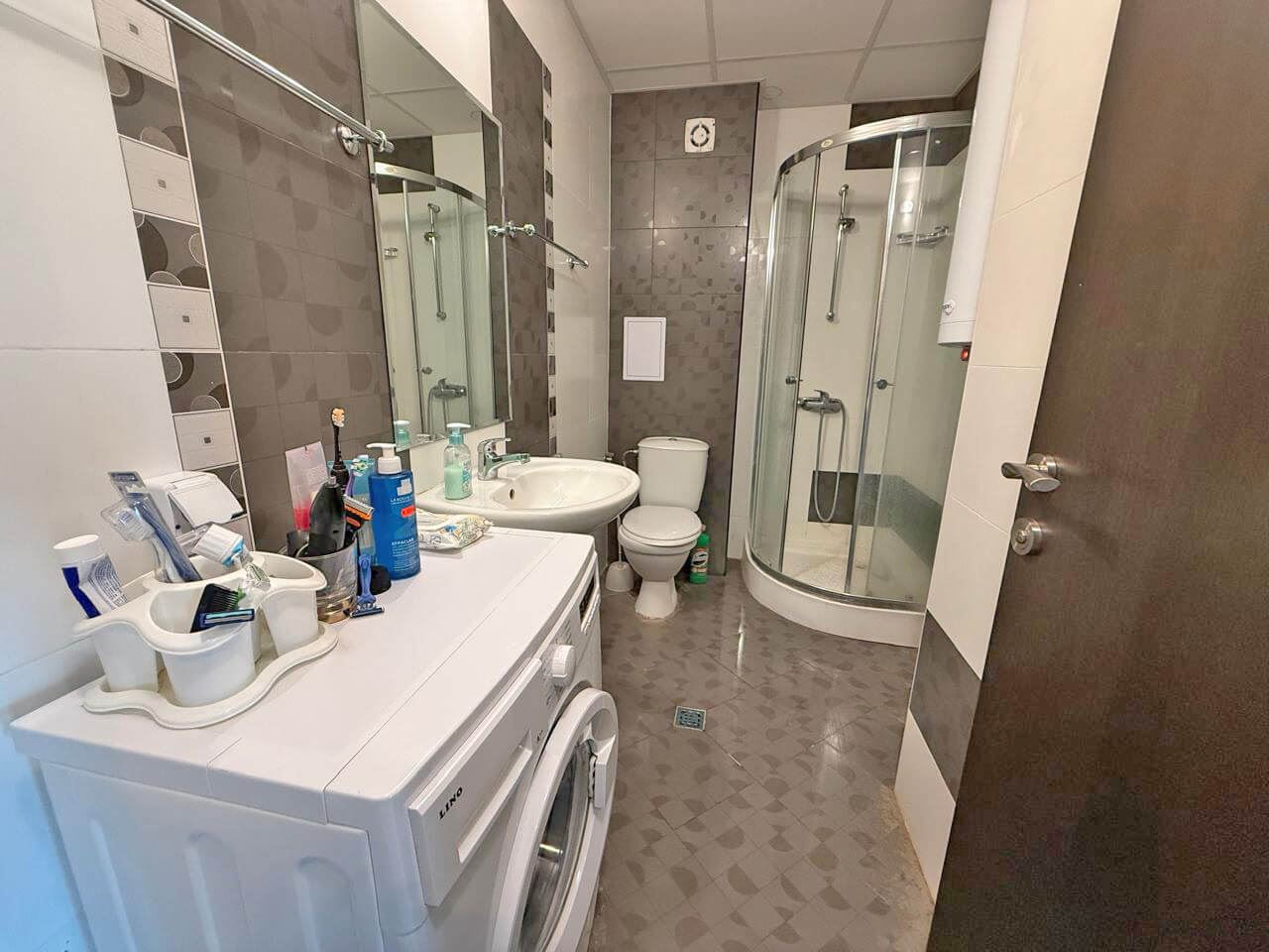 Elegantní apartmán s jednou ložnicí ve Svatém Vlasu – komfort, klid a středomořský styl v blízkosti moře