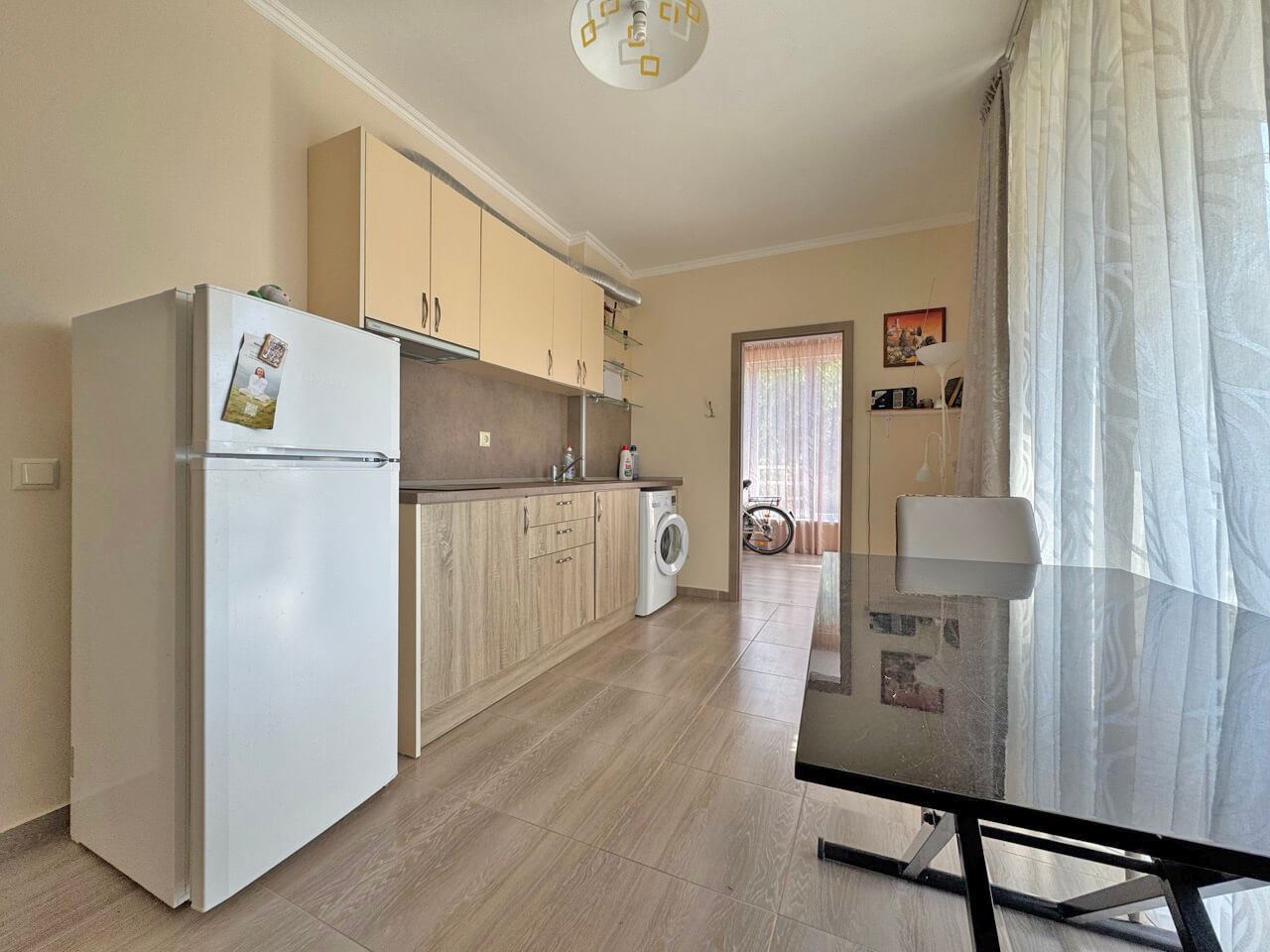 Apartmán se dvěma ložnicemi s výhledem na bazén v moderním komplexu na Slunečném pobřeží