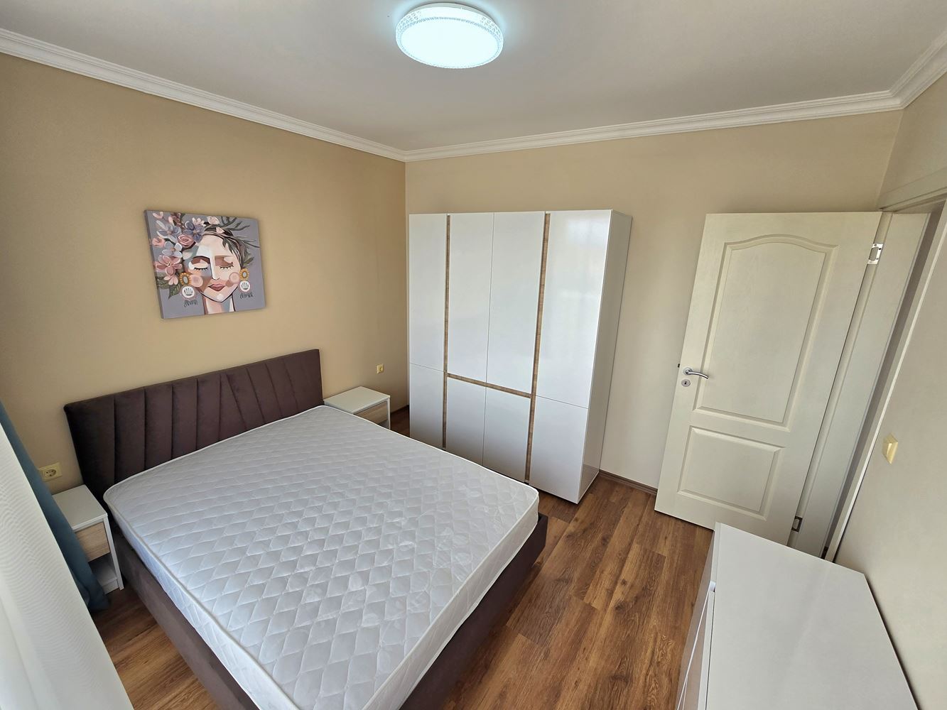 Apartmán s jednou ložnicí ve Slunečném pobřeží – nový luxusní interiér, panoramatický výhled a skvělá investice