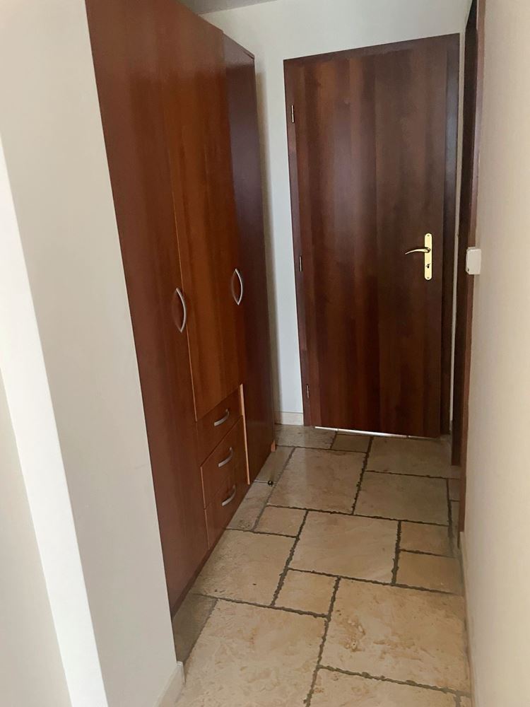 Prostorný zařízený apartmán se dvěma ložnicemi a výhledem na moře u Balčiku – komfort uprostřed přírody a Golfové riviéry
